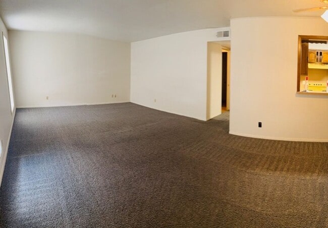 Building Photo - Spacious Upstairs Apartment