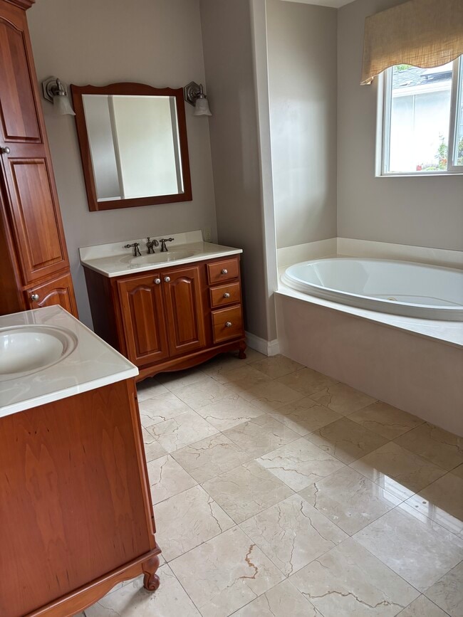 Building Photo - 961 Orma Dr
