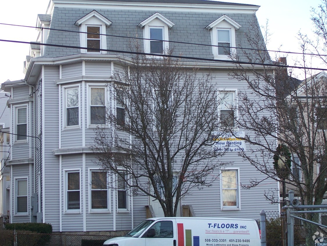 Building Photo - 319-325 Columbia St