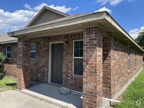 Building Photo - 990 W Oak St