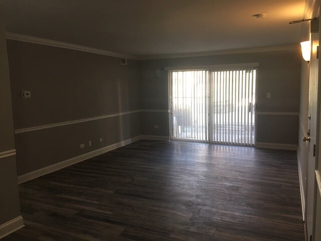 Foto del edificio - 6115 Knoll Wood Rd