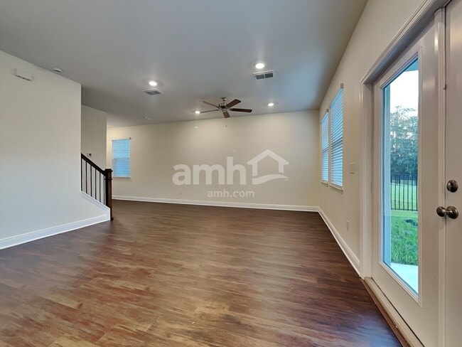 Foto del edificio - 27430 St Andrews Ave