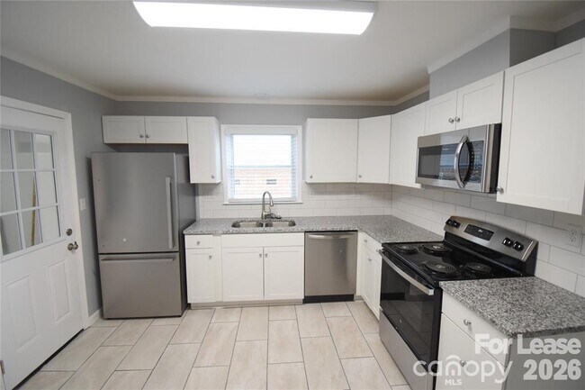 Building Photo - 924 Edgegreen Dr