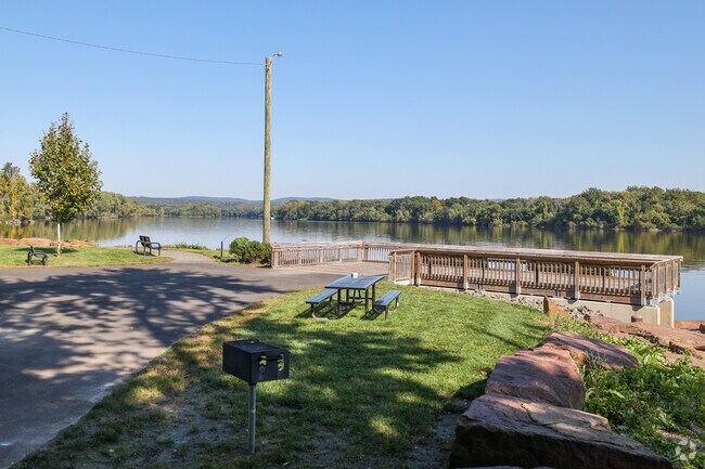 Cromwell Landing is a great little spot on the CT River, that is quiet and relaxing.