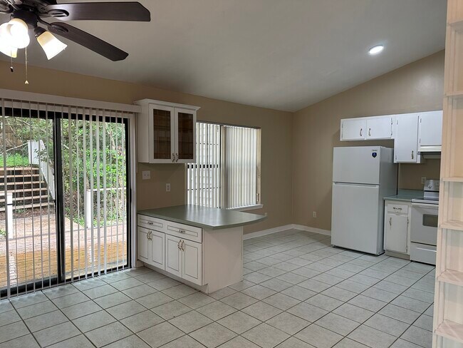 Foto del edificio - 2400 Talco Hills Dr