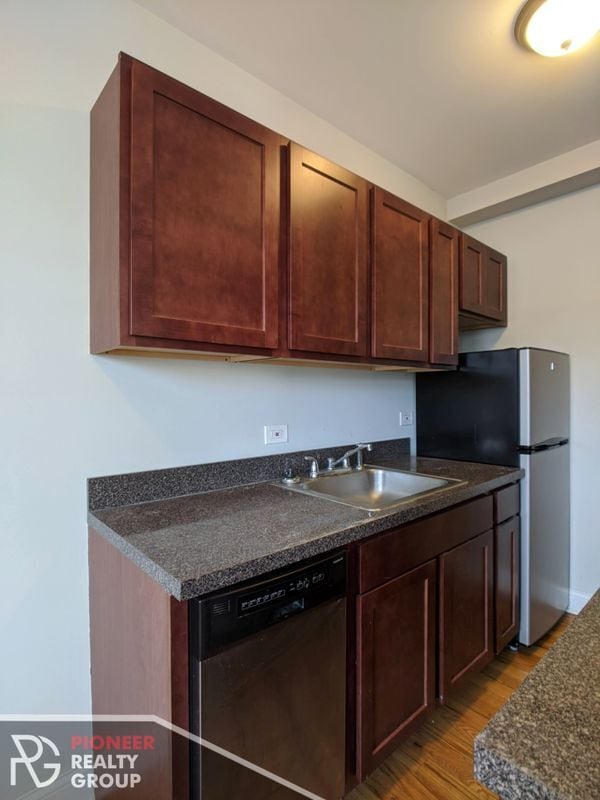Foto del edificio - 818 W Diversey Pkwy