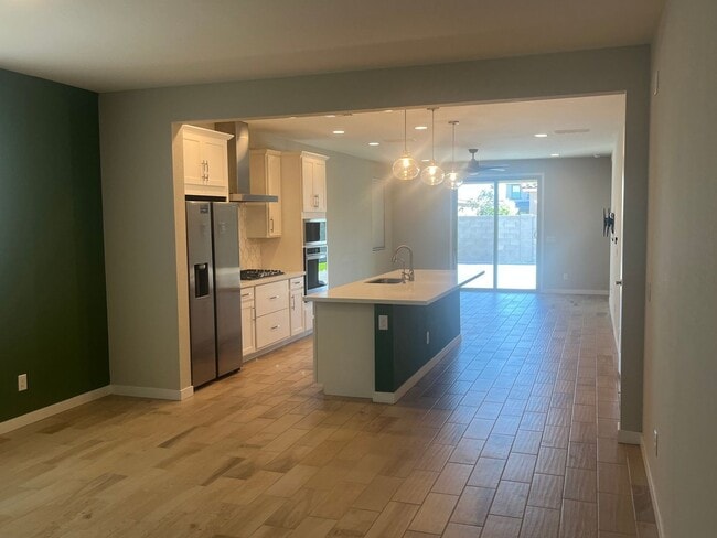 Foto del edificio - 17295 W Valentine St