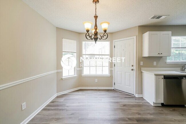 Foto del edificio - 5 Bedroom Pet-Friendly Home in Douglasville, GA with Main Street Renewal