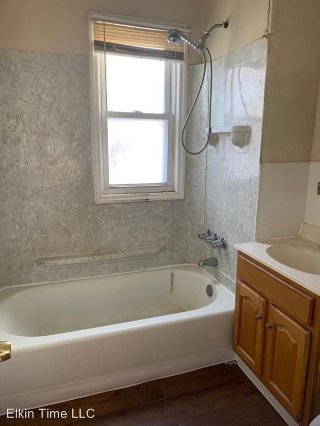 Building Photo - 3 br, 1 bath House - 132 Erb St