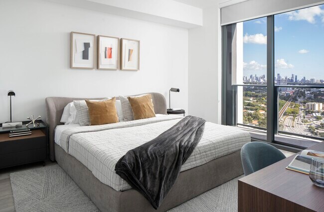 Interior Photo - Cascade Link at Douglas