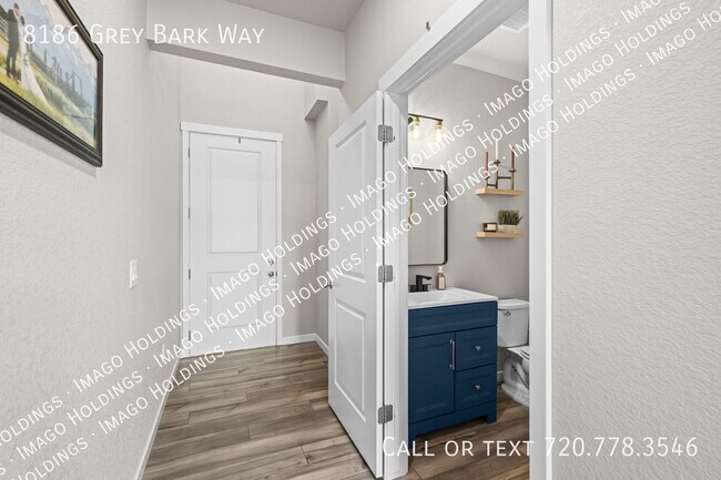 Foto del edificio - 8186 Grey Bark Wy