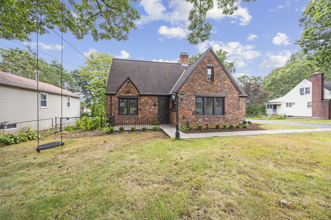 Foto del edificio - 50 Maplehurst Ave