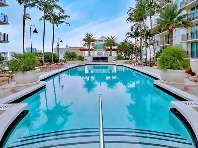 Building Photo - 600 W Las Olas Blvd