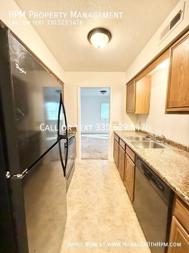 Building Photo - 408 W Maple St