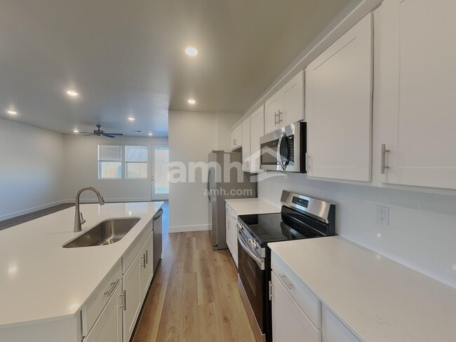 Building Photo - 13897 E 101st Ave