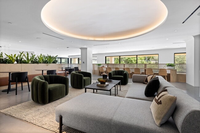 Building Photo - Maeve