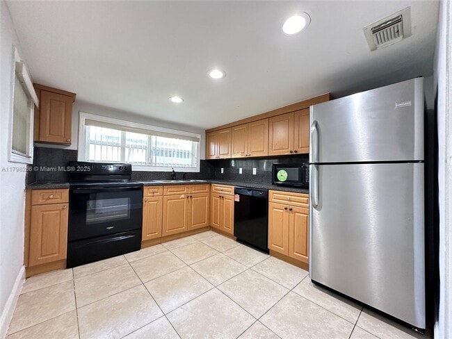 Foto del edificio - 2811 NW 88th St