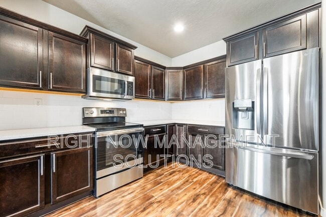 Building Photo - 2631 E Red Garnet St