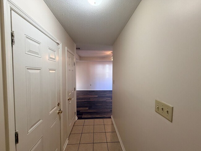 Building Photo - Nice 3 bedroom/2 bathroom Home in Shiloh Forrest