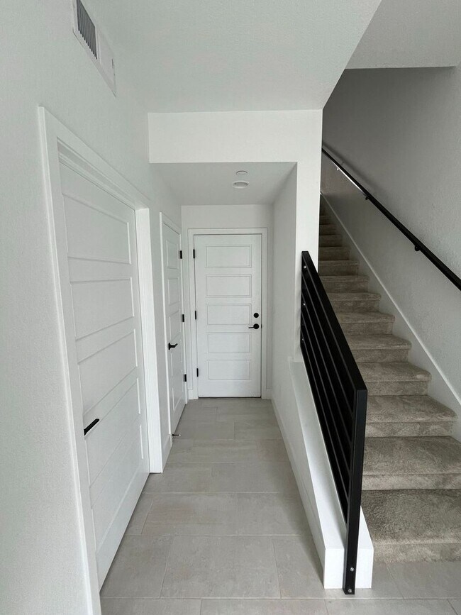 Foto del edificio - Immaculate 2 bed/2 bath Superior Townhome ...