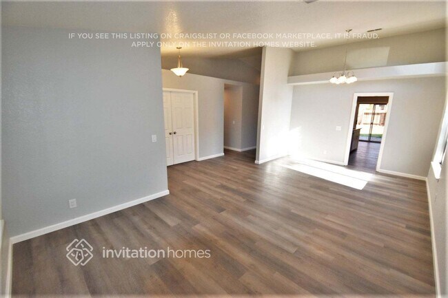 Foto del edificio - 8121 Pine Oaks Ct