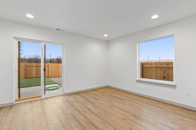 Building Photo - 379 Lozier Ln