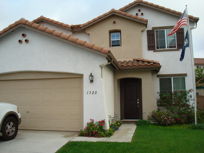 Foto del edificio - Large 3 bedroom home with loft and large b...