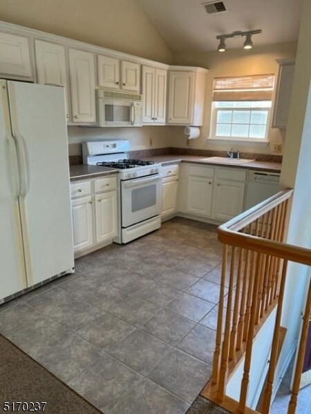 Foto del edificio - 8 Oak Point Dr