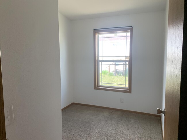 Foto del edificio - 525 34th Ave NW