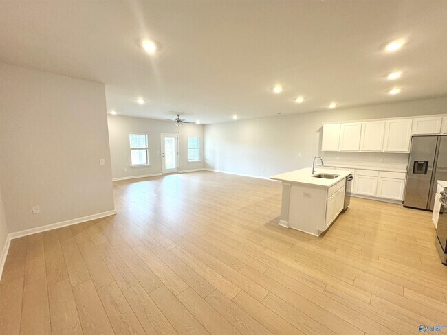 Building Photo - 139 Little Britain St