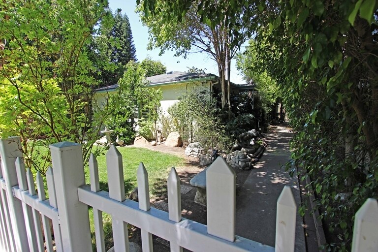 Primary Photo - 14429-14431 1/2 Dickens St
