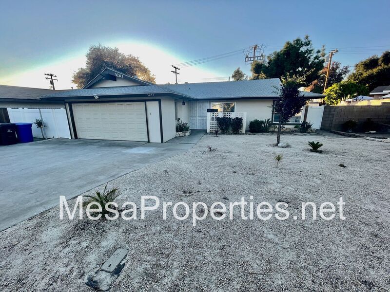 Foto principal - 3291 Florinda St