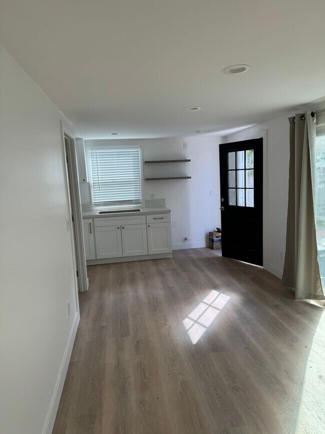 Foto del edificio - Brand New 2 Bedroom 1 Bath Home Large Pati...