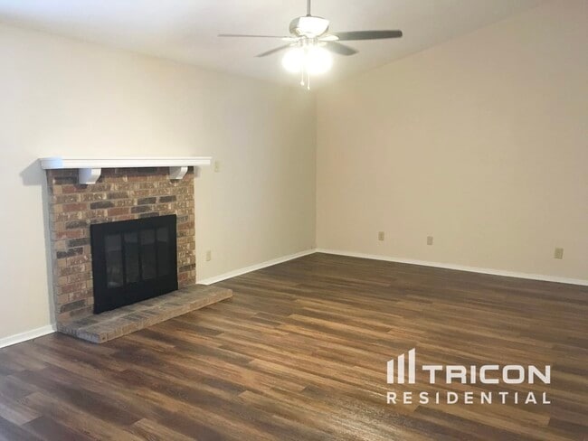 Building Photo - 3913 Manzinita St
