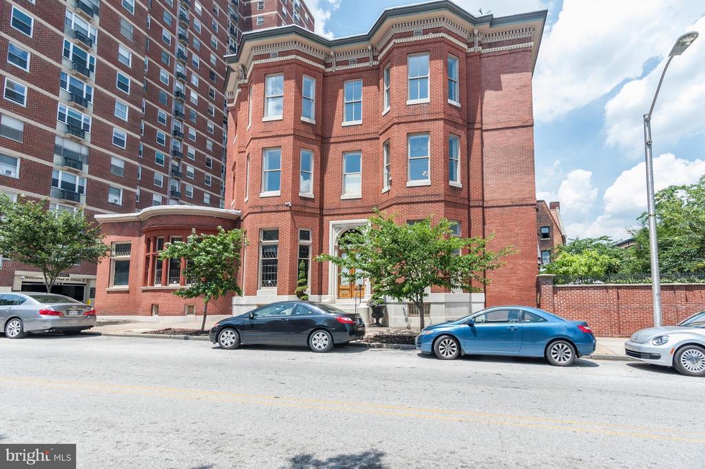 Primary Photo - 106 E Chase St
