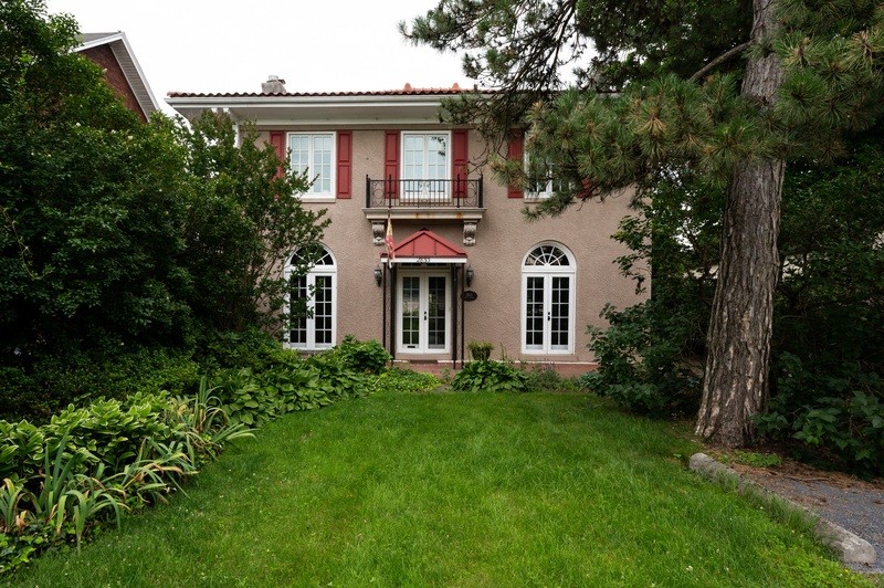 Primary Photo - 2833 N Front St