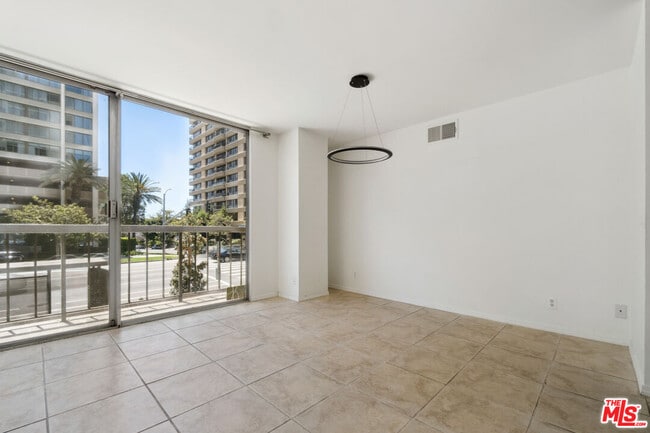 Building Photo - 10747 Wilshire Blvd