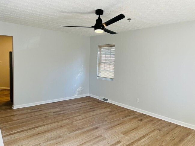 Foto del edificio - 2141 Thompson Ave SE