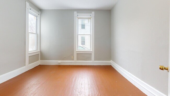 Foto del edificio - 3165 W 31st St