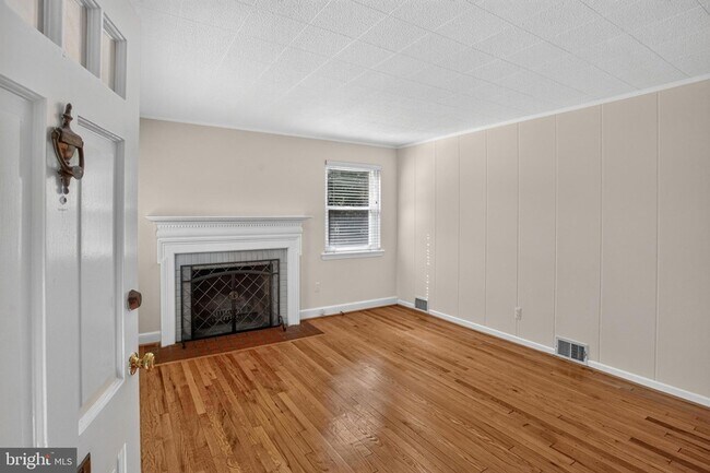 Photo - 5915 Ryland Dr House