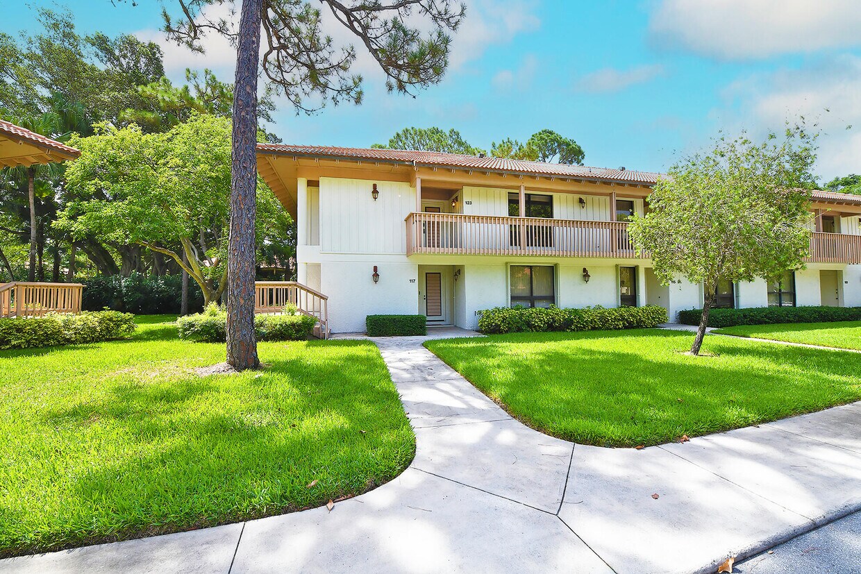 123 Bracken Wood Rd, Palm Beach Gardens, FL 33418 Condo for Rent in