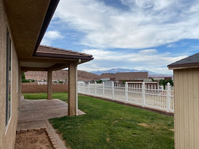 Foto del edificio - Desert Hills Home