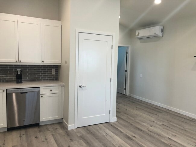 Foto del edificio - 6140 W 74th St