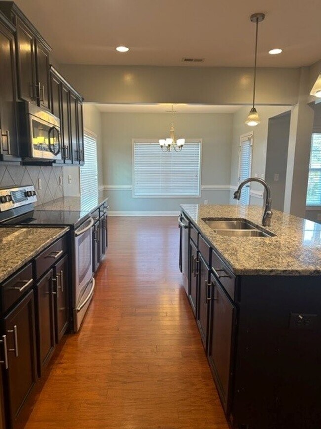 Foto del edificio - 103 Clovis Ct