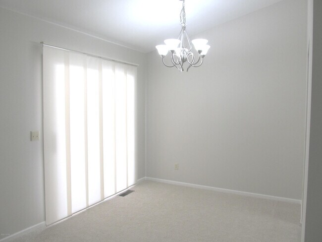 Building Photo - 3630 Tartan Cir