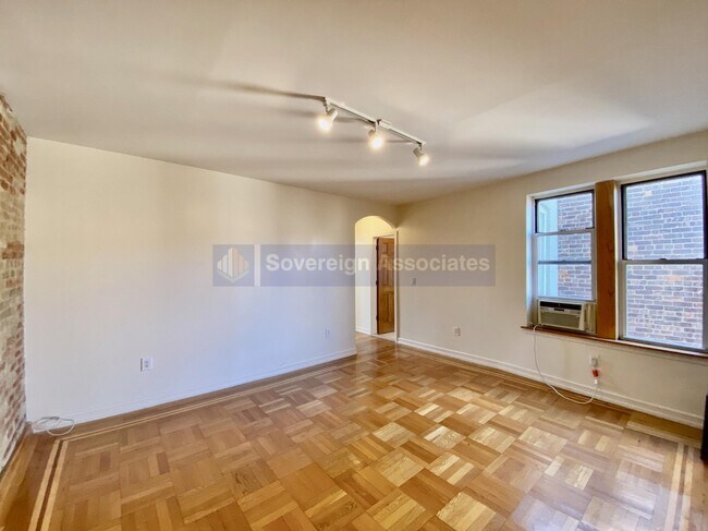 Building Photo - 175 Pinehurst Ave