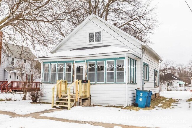 Building Photo - 200 Grove St - Updated 3-bedroom in Sparta!