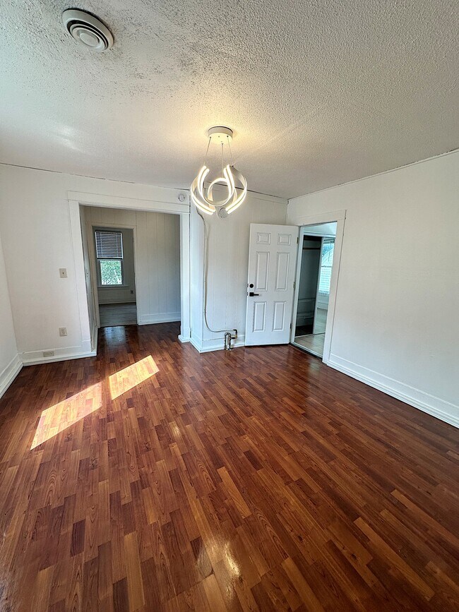 Foto del edificio - 824-18 1/2 18 1/2 Ave NE
