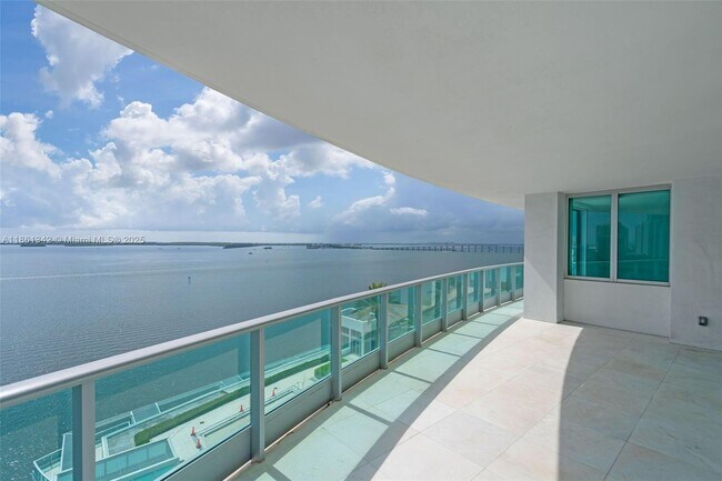 Foto del edificio - 1331 Brickell Bay Dr