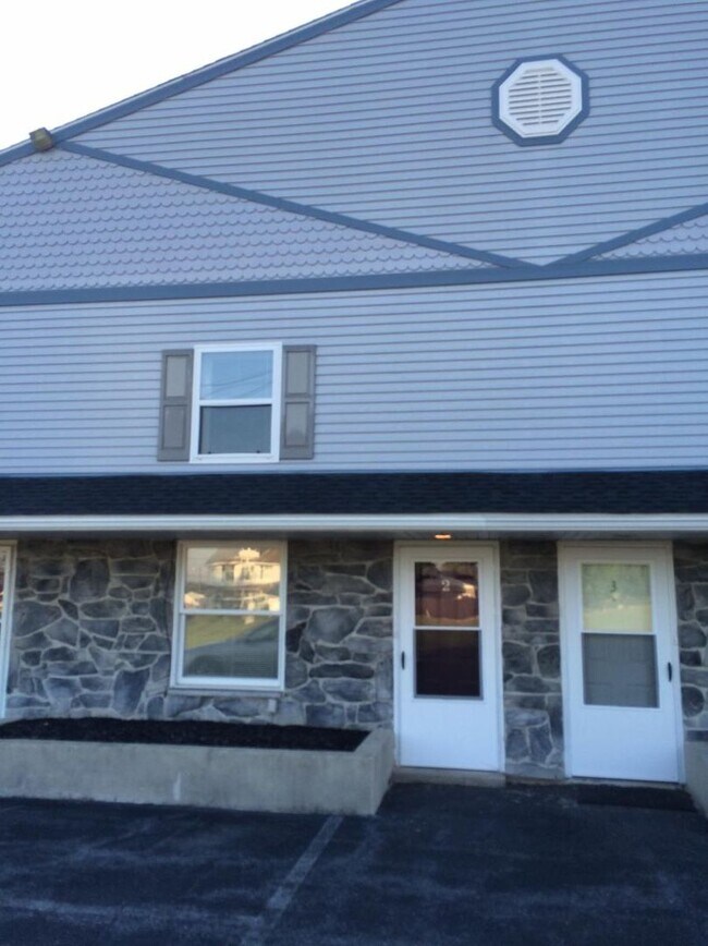 Foto del edificio - 2-Story, One Bedroom Loft Townhome AVAILABLE JUNE 2026 - Wernersville, PA